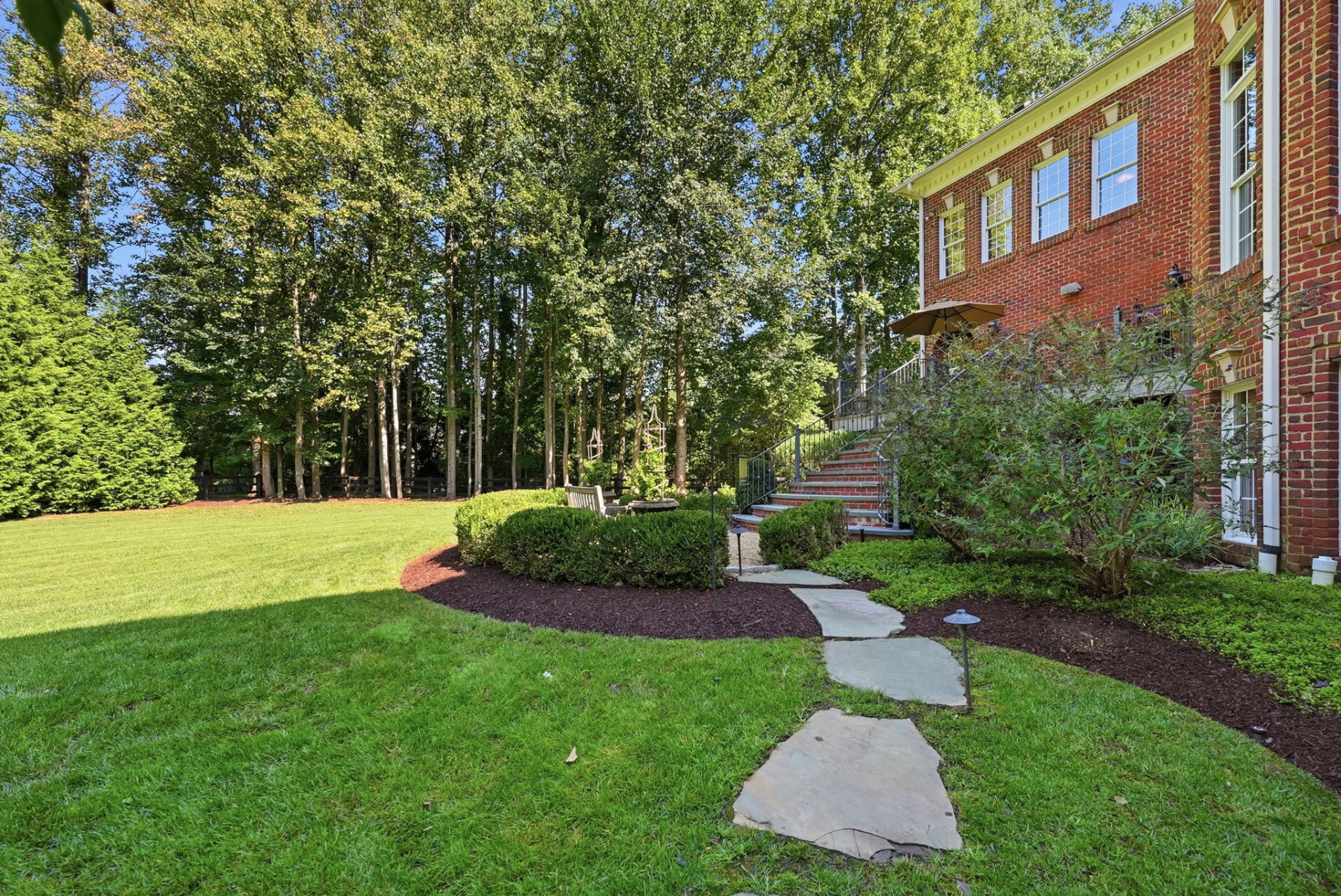 3002 Applebrook Ln — Approach and front entry