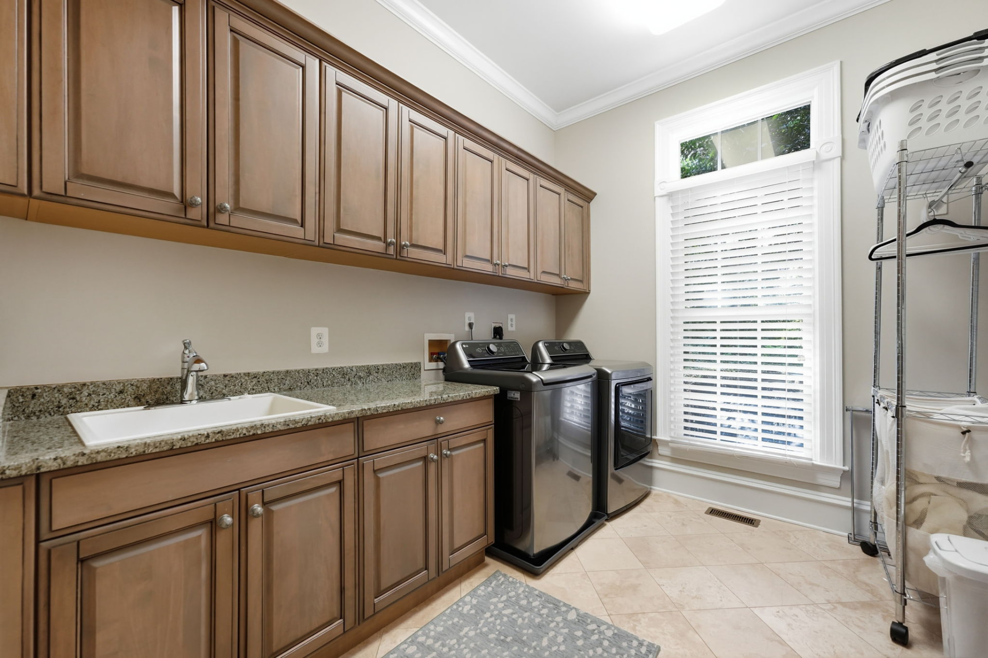 3002 Apple Brook Ln, Oakton, VA 22124 — Private office with built-ins
