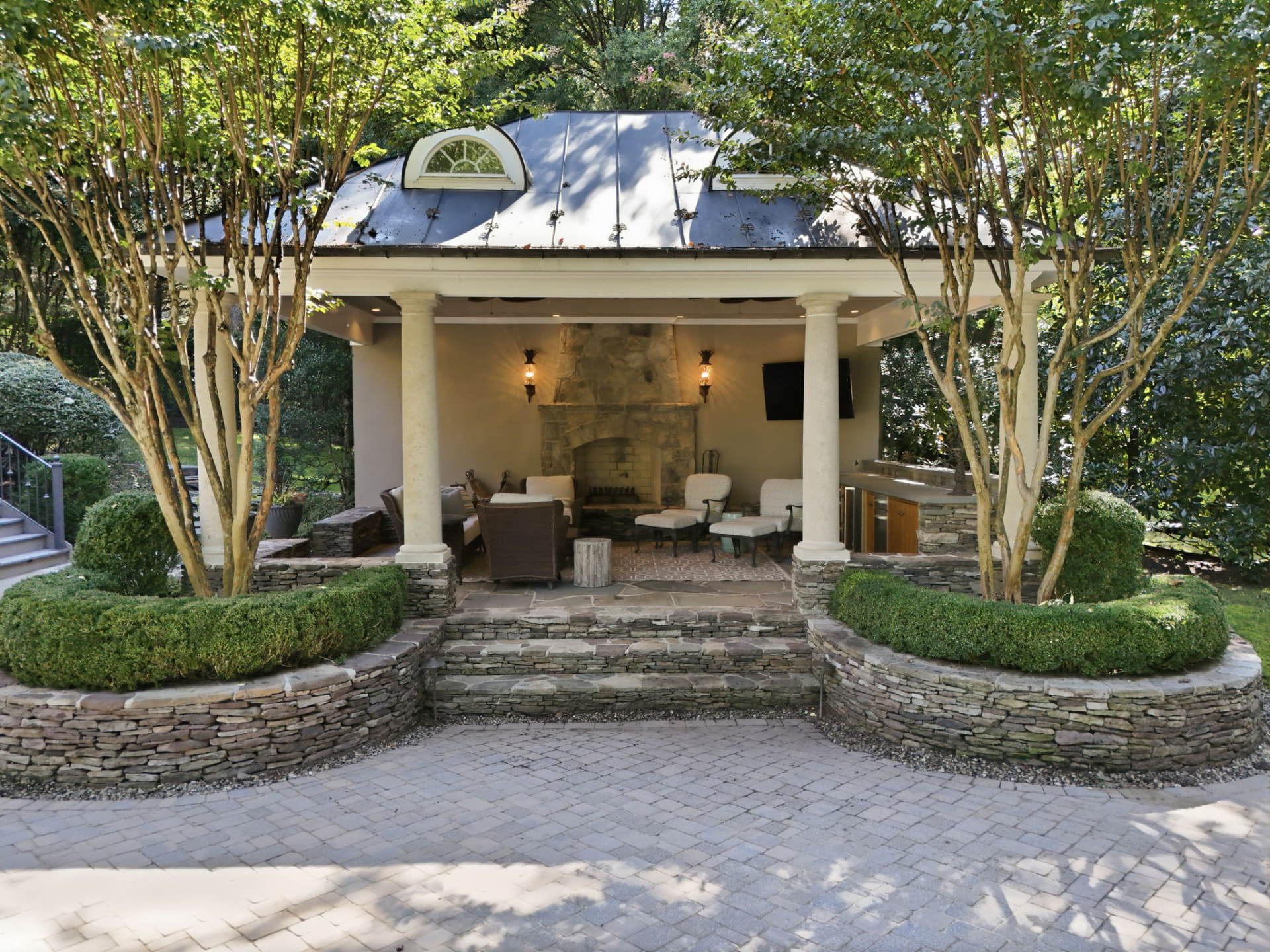 3002 Applebrook Ln — Pavilion and pool from above