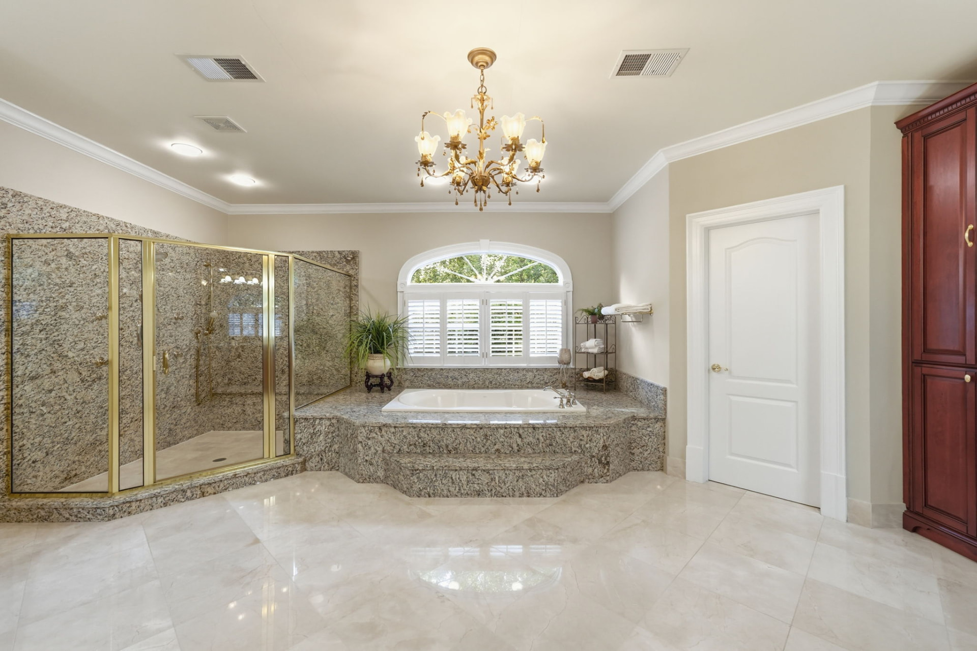3002 Apple Brook Ln, Oakton, VA 22124 — Primary bath with steam shower and soaking tub