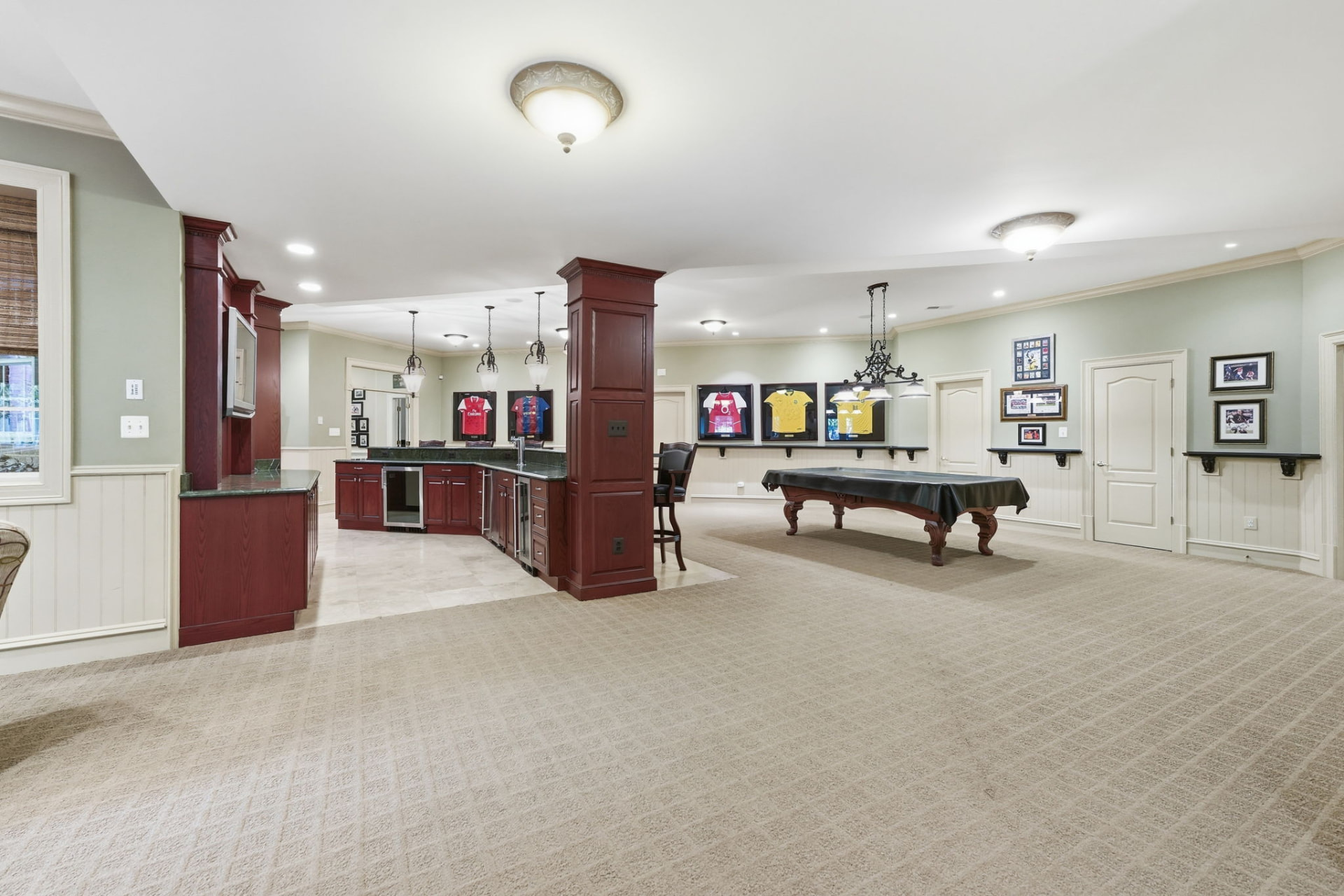 3002 Apple Brook Ln, Oakton, VA 22124 — Lower-level recreation room with wet bar