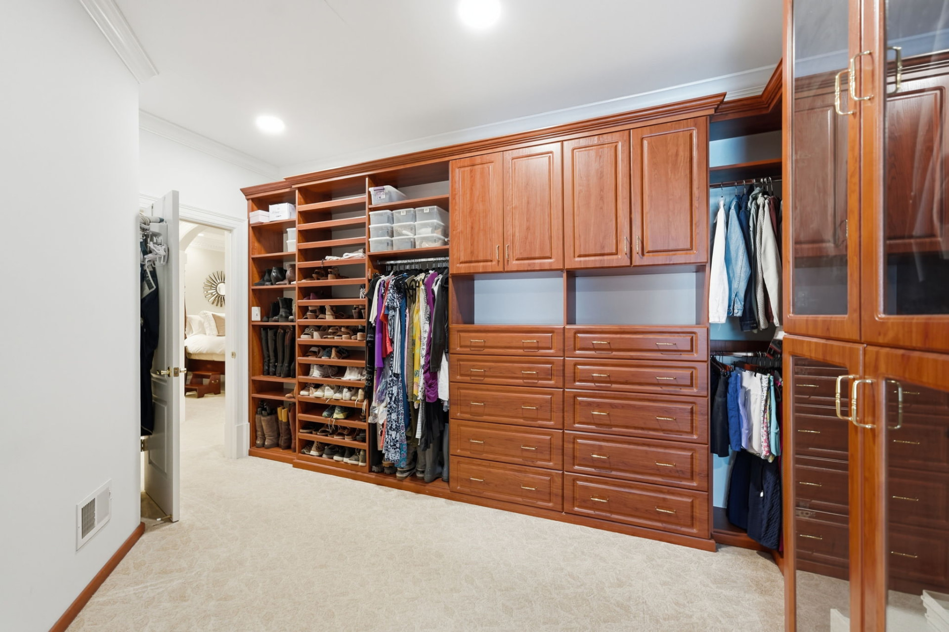 3002 Apple Brook Ln, Oakton, VA 22124 — Fitted walk-in dressing room