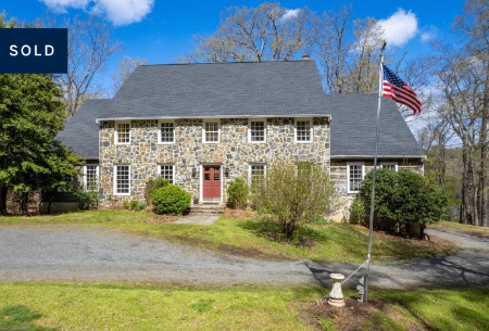 121 Yarnick Road, Great Falls, VA